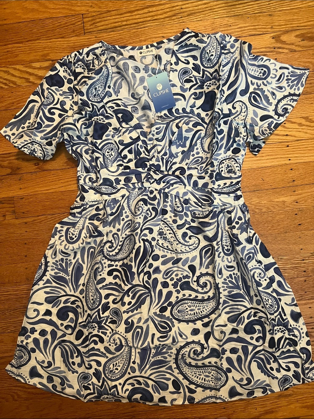 Cupshe Woman’s Plunging V- Neck Short Sleeve Dress size Large